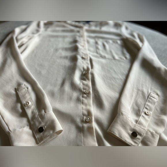 Dressy blouse! Ivory with navy blue trim silky neck. Banana Republic. - Picture 3 of 4